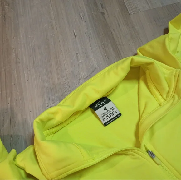 Nike Top - Picture 3 of 5